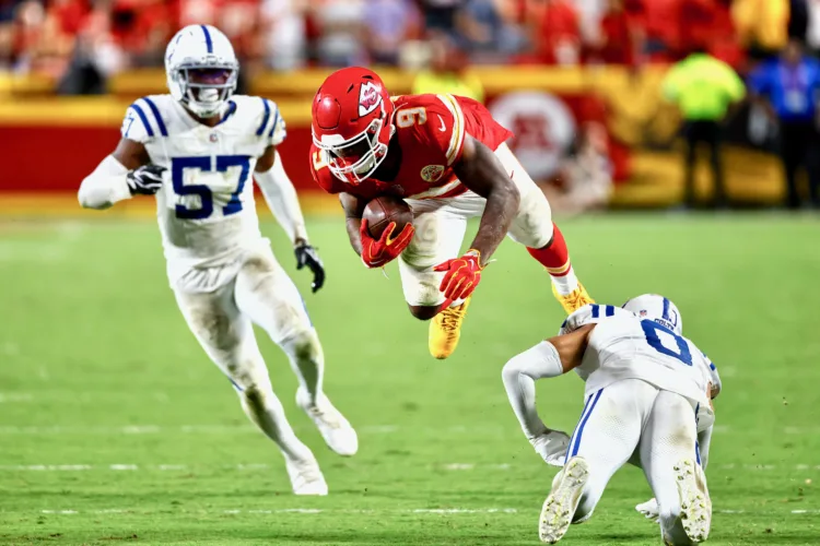 Look changes for Chiefs, but not results